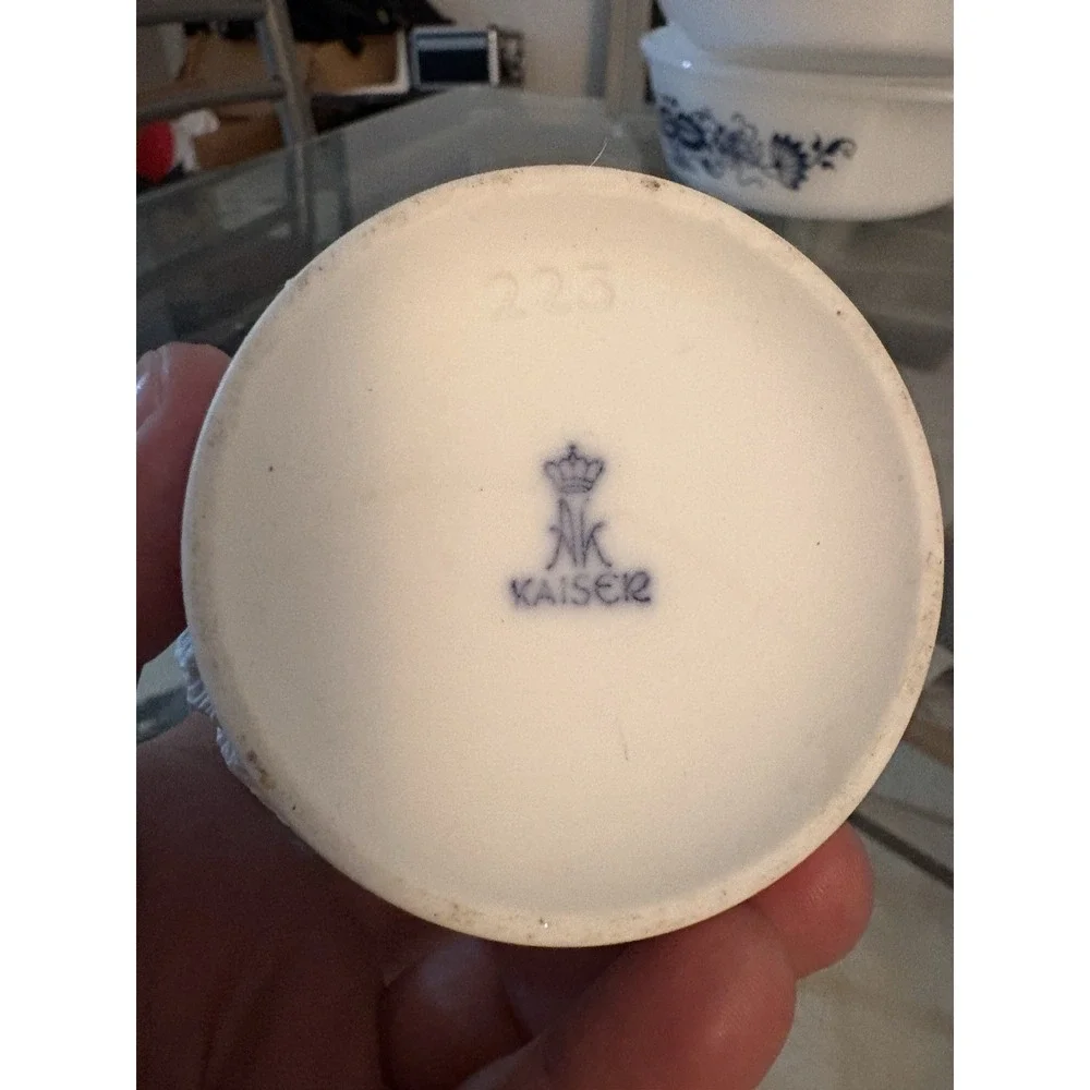 Vintage Kaiser W Germany Bisque Porcelain Seashell Relief Vase 223 White Op Art